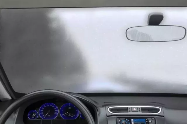 Windshield with fog_117011.jpg
